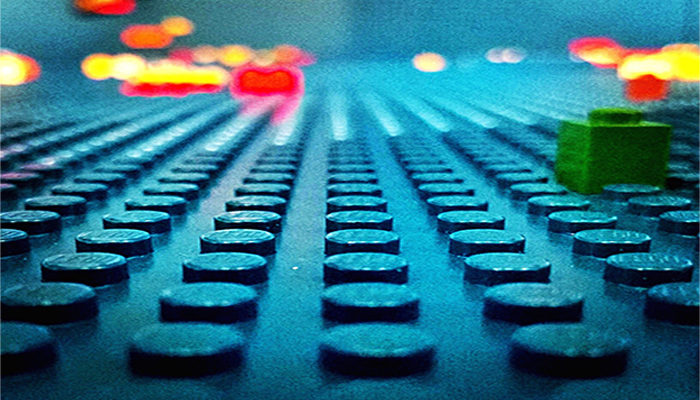 Virtual Machines (VMs) vs Containers: What’s The Difference?